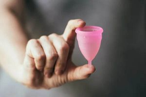Навіщо потрібна менструальна чаша? Як її застосовувати?